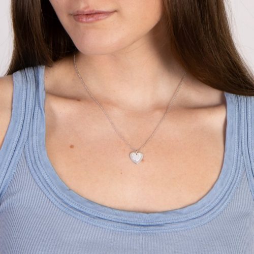 Nordahl_Kette_Silber_herz_Zirkonia_gravur_Hals_245-111-4.jpg